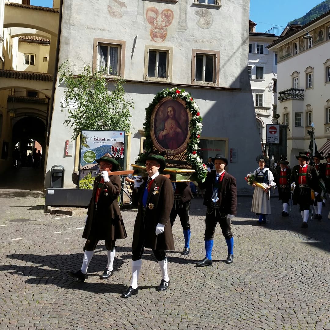 La processione del Sacro Cuore a Bolzano