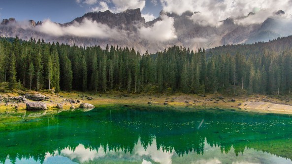 Dolomitic lakes