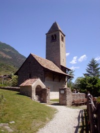 La pequeña iglesia de San Procolo en Naturno