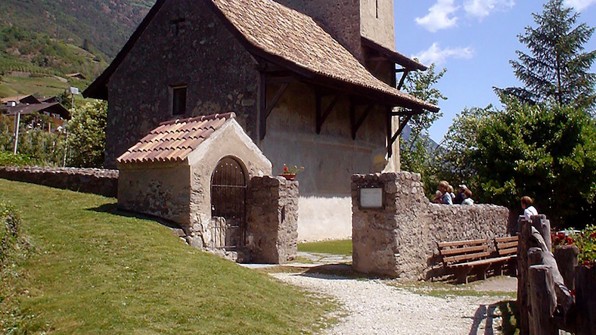 La pequeña iglesia de San Procolo en Naturno